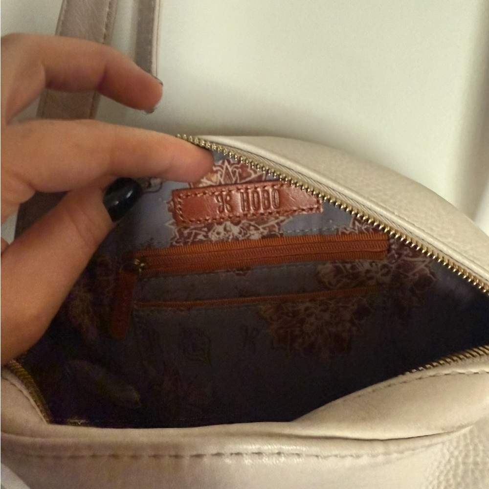 HOBO Groove Crossbody Bag with Adjustable Strap Women’s Boho Purse Preowned - Picture 7 of 8